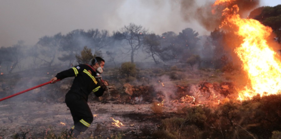 Παρατείνεται μέχρι τη Δευτέρα ο «Κόκκινος Συναγερμός» για κίνδυνο δασικών πυρκαγιών 